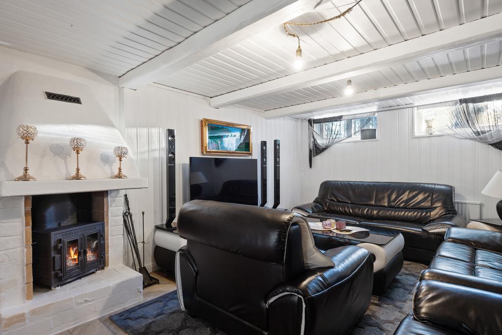 Gillestuga på källarplan