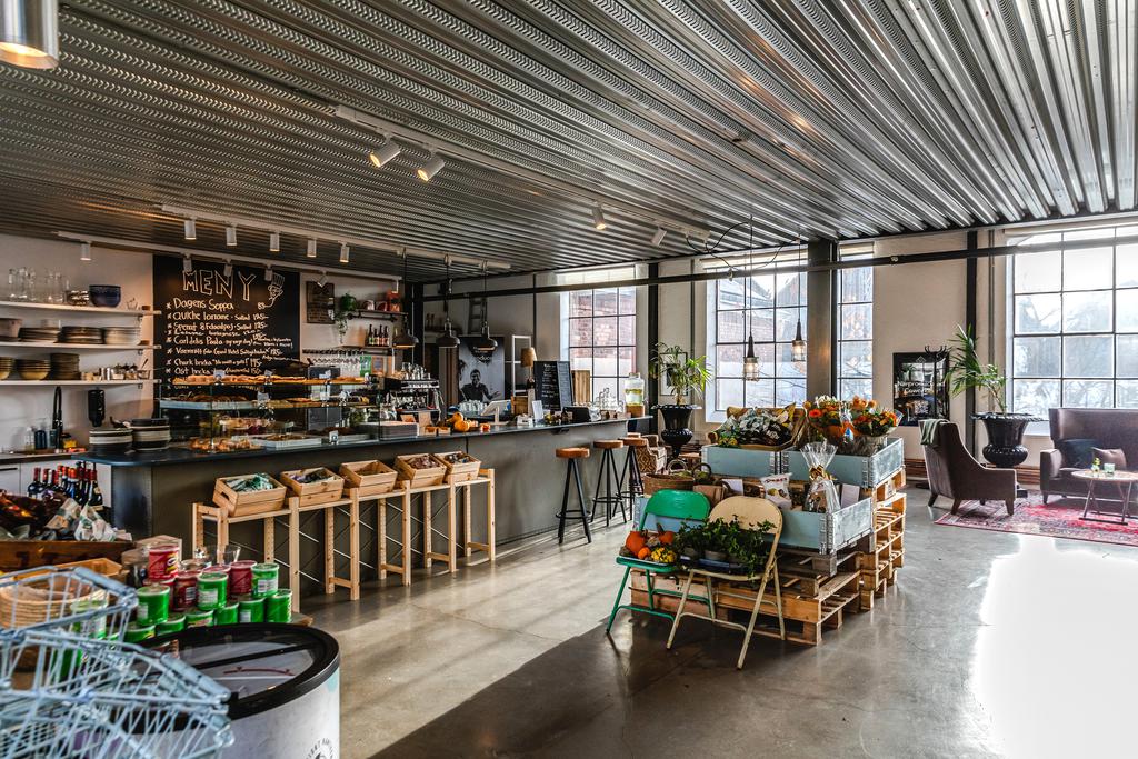 Pumphusets café och handelsbod - Välsorterat café i området.