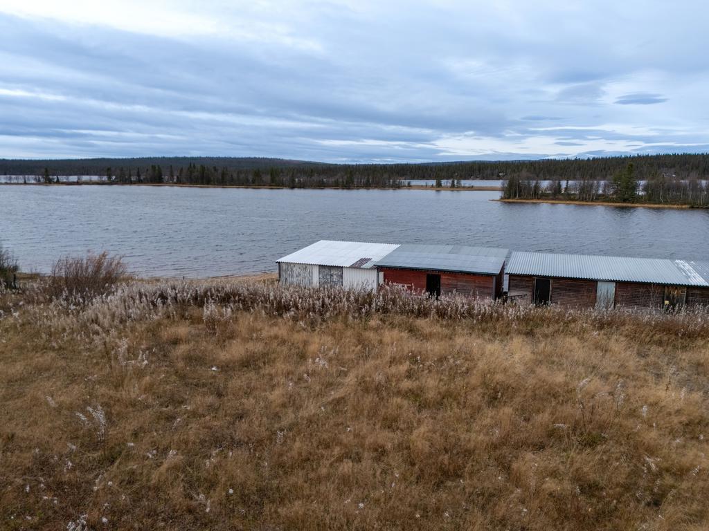 Tomt med utsikt över sjön Tjautjasjaure