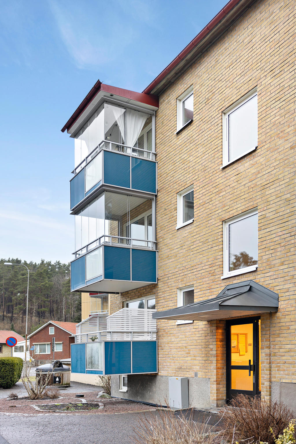 Bostaden är belägen på första våningen 