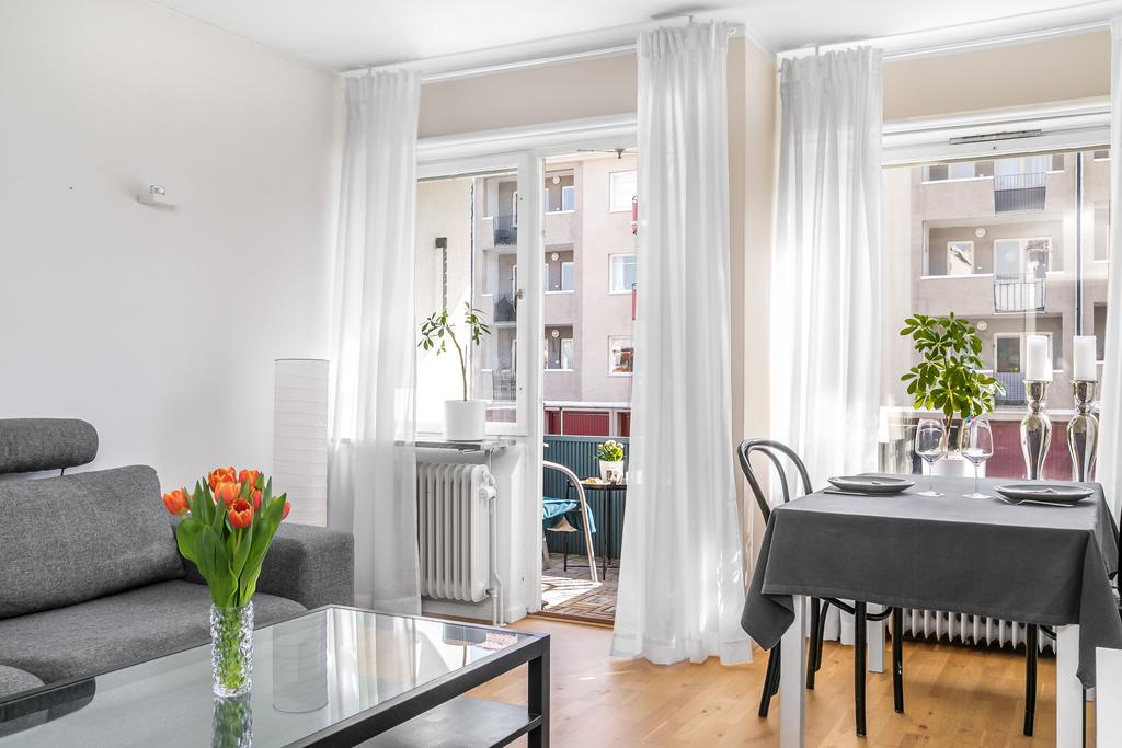 Vardagsrum med fint ljusinsläpp