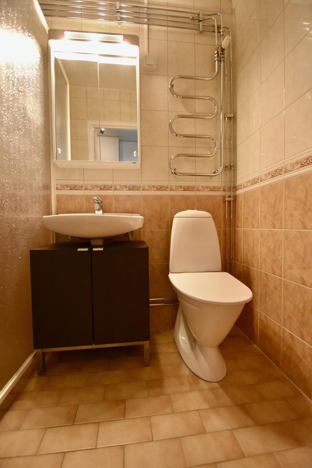 Helkaklat duschrum med golvvärme