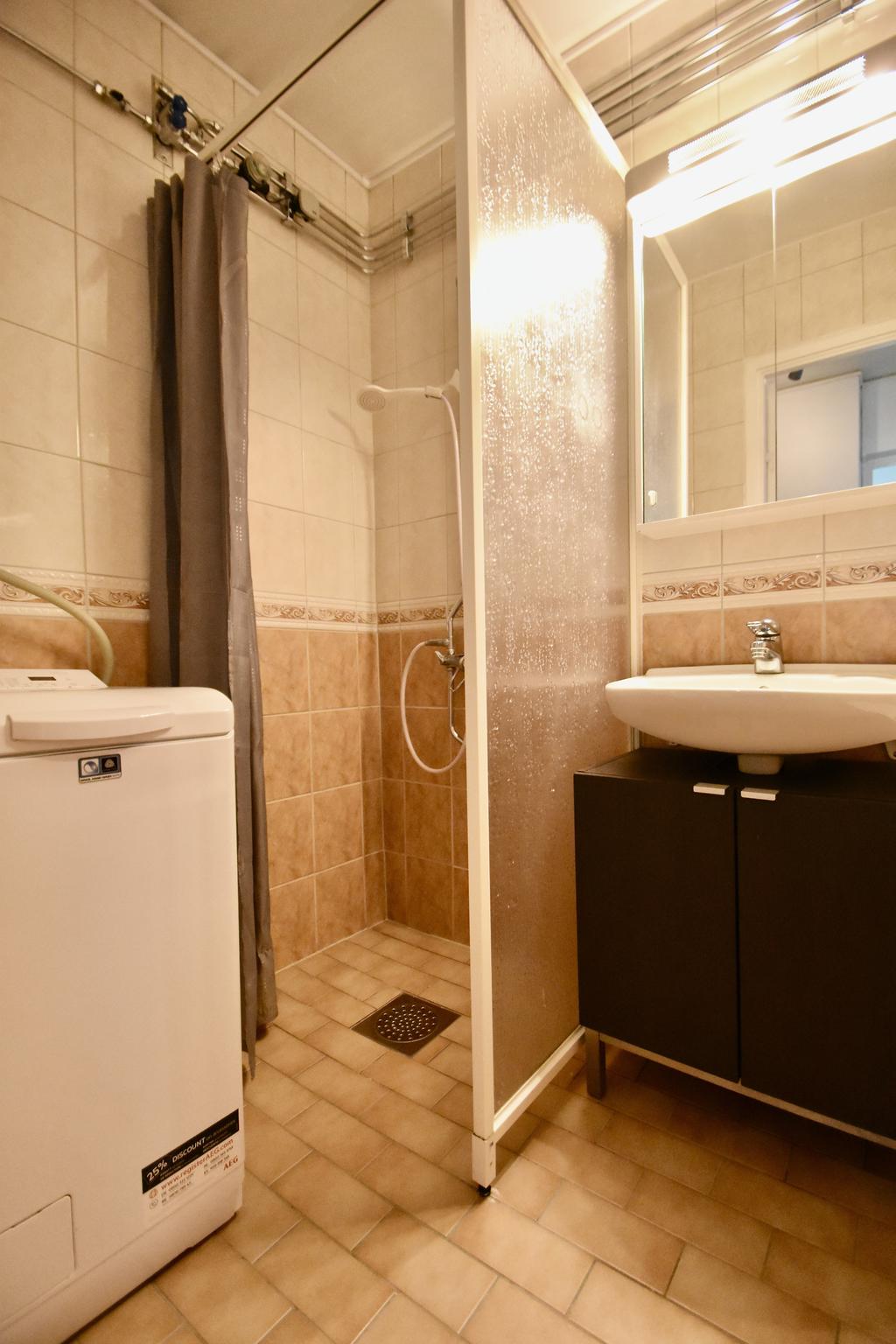 Helkaklat duschrum med golvvärme