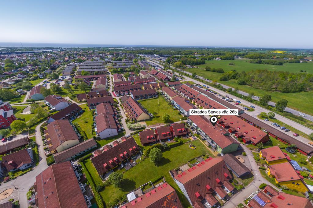 I lugnt och barnvänligt område har vi nu nöjet att förmedla denna bostad på Skrädda stavas väg 26b