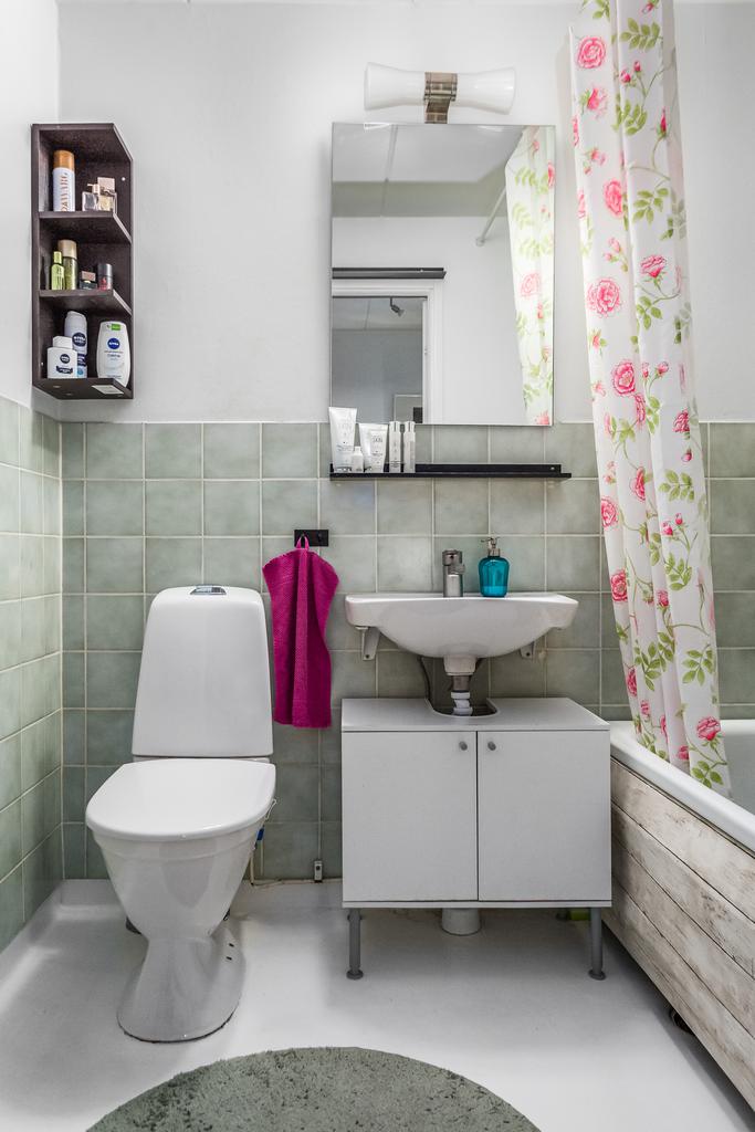 Badrum med badkar på entréplan