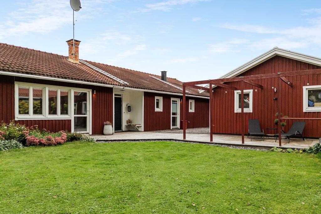 Glasdörr till vardagsrum och till tvättstuga