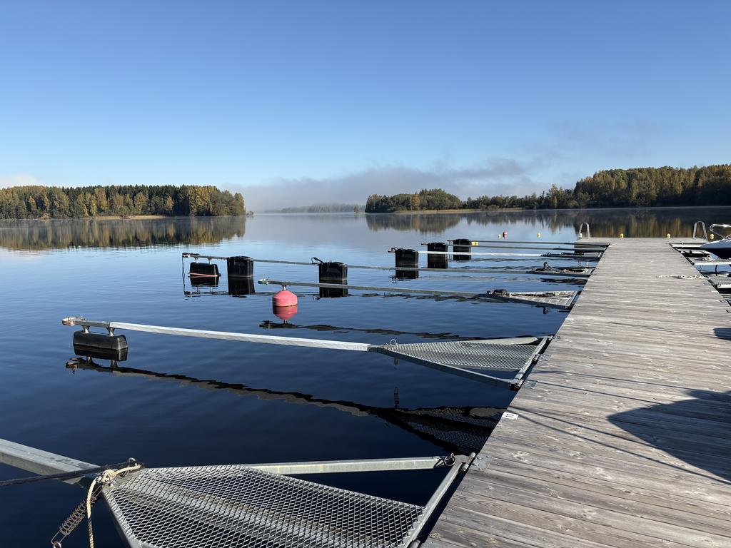 Säljarens egna bild: Y-bommar på plats