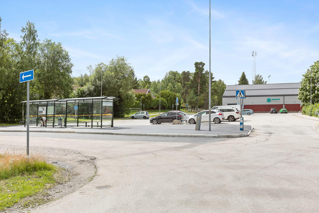 Granne med Össeby IP