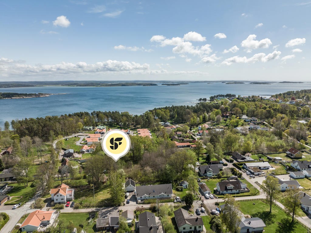 Intill ligger en avstyckad tomt, konvalescentvägen 50B