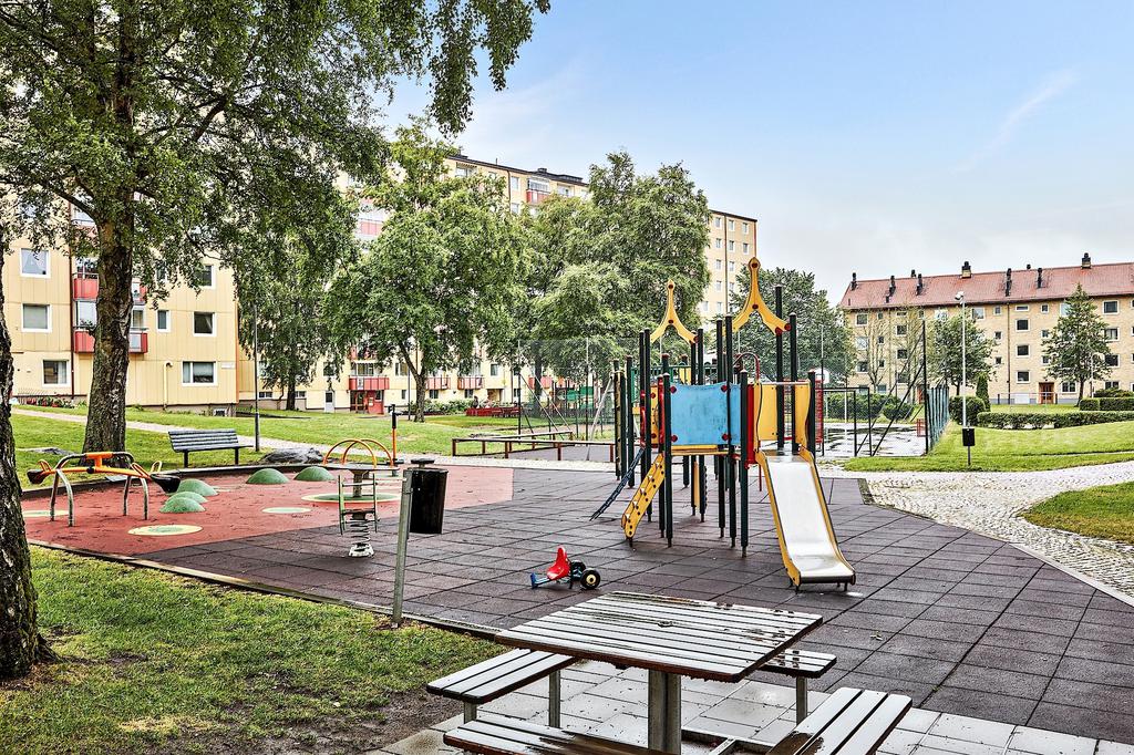 Föreningens gemensamma lekplats på innergården