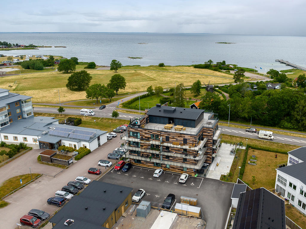 Höghöjdsbild över Brf Utsikten och dess omgivning.