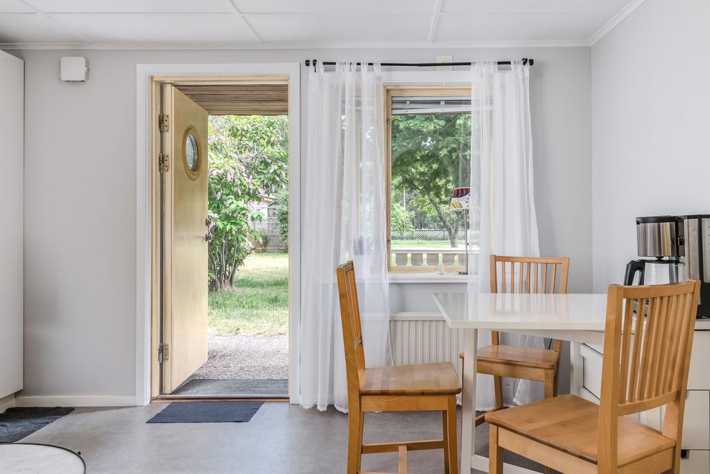 Ingång till allrum med matplats