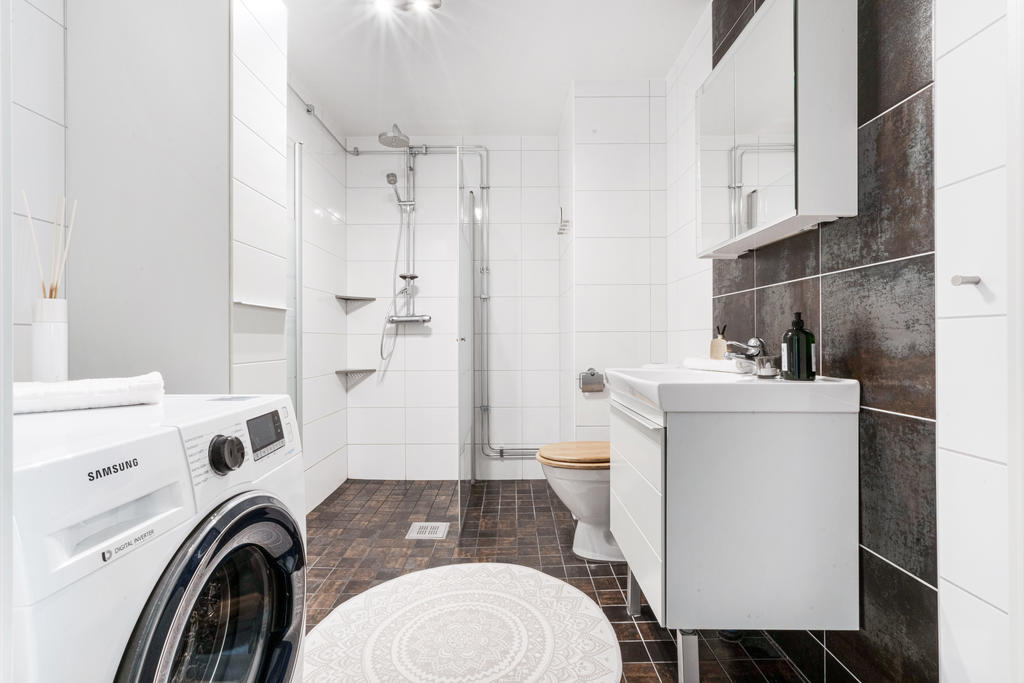 Duschrum med egen tvättmaskin