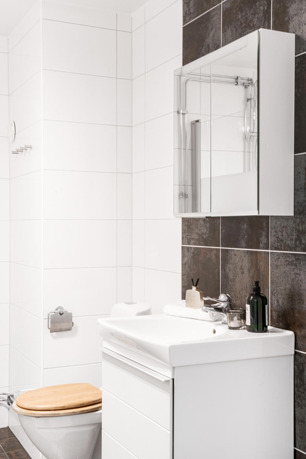 Duschrumsmöbel med lådutdrag