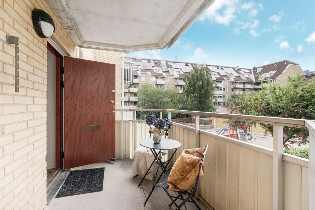 Entré från loftgång med balkong