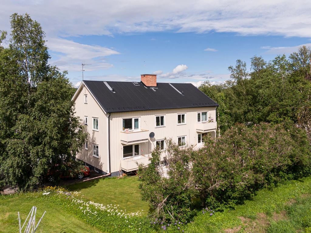 Lummig och lättskött trädgård skapar ett mervärde för hyresgästerna