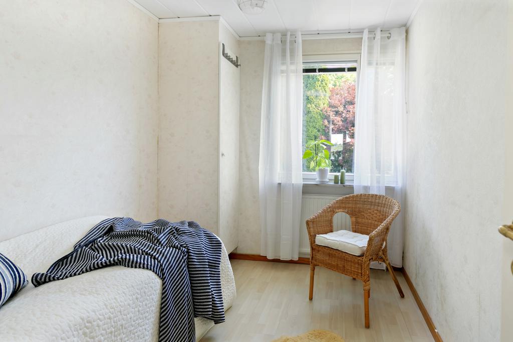 Ljusa rogivande sovrum
