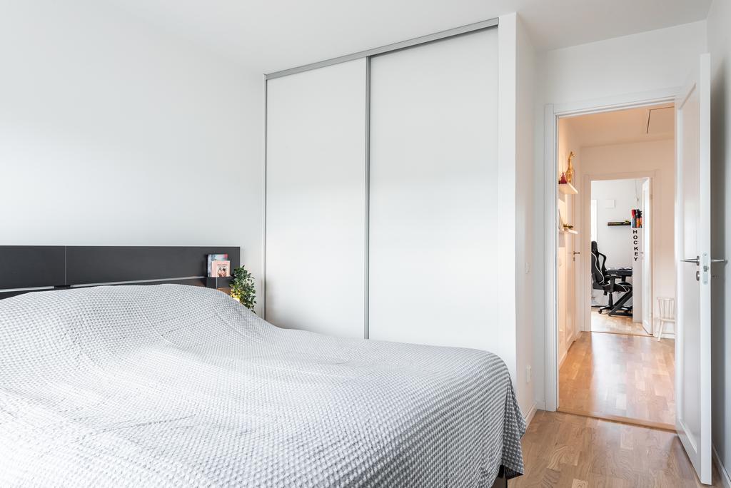 Praktiskt garderob för smart förvaring.
