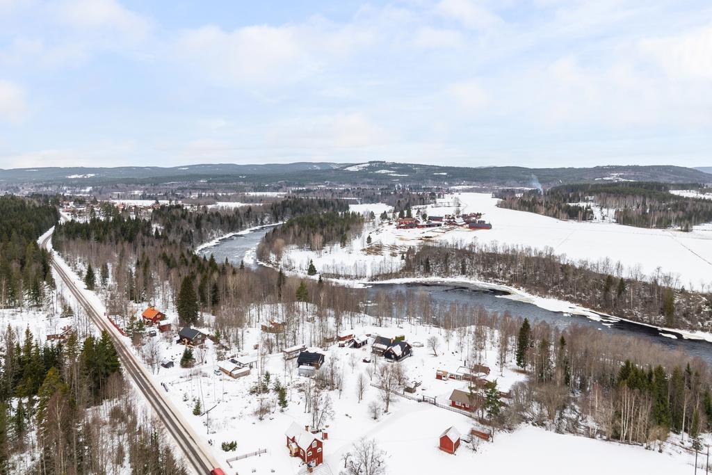 Vy över fastigheten med omnejd