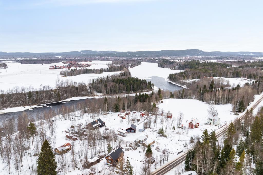 Vy över fastigheten med omnejd