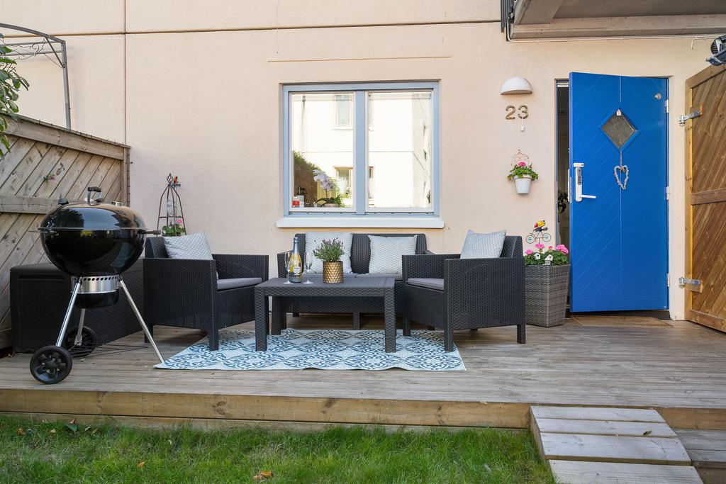 Trevligt med terrass vis entrén