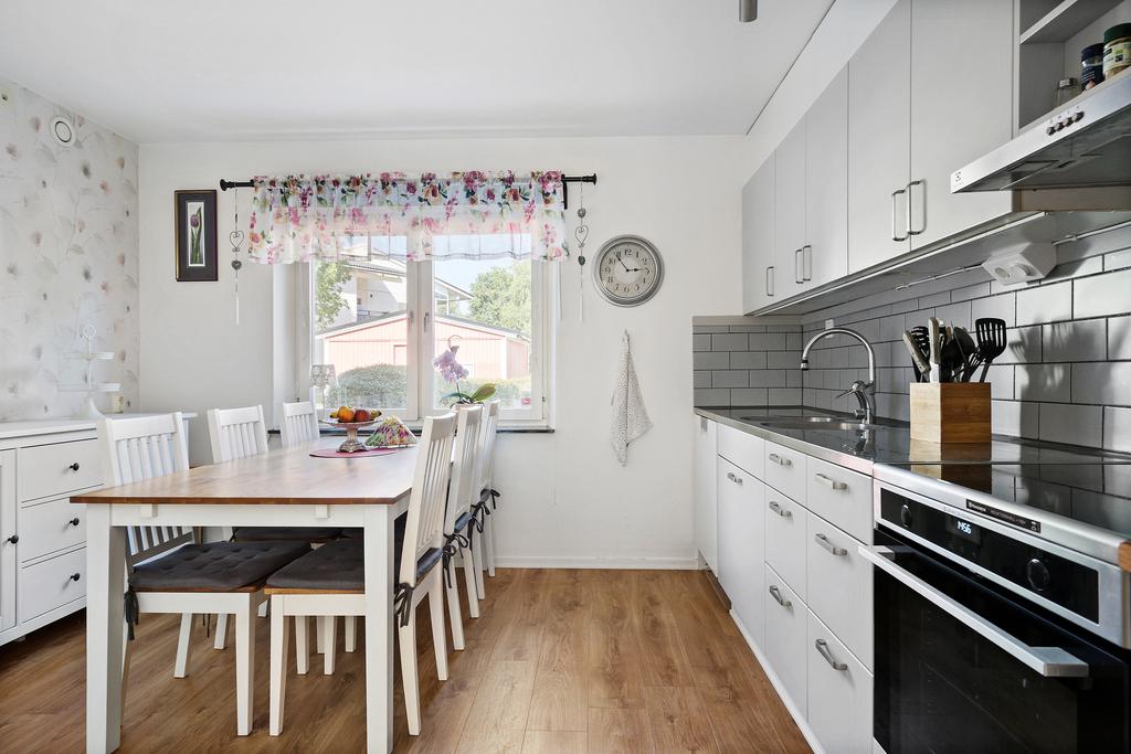 Bra kök med matplats för 6 personer till vardags