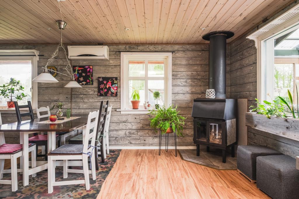 Kamin intill matplatsen