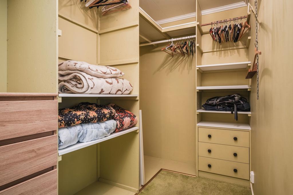 Walk in closet i sovrum 1