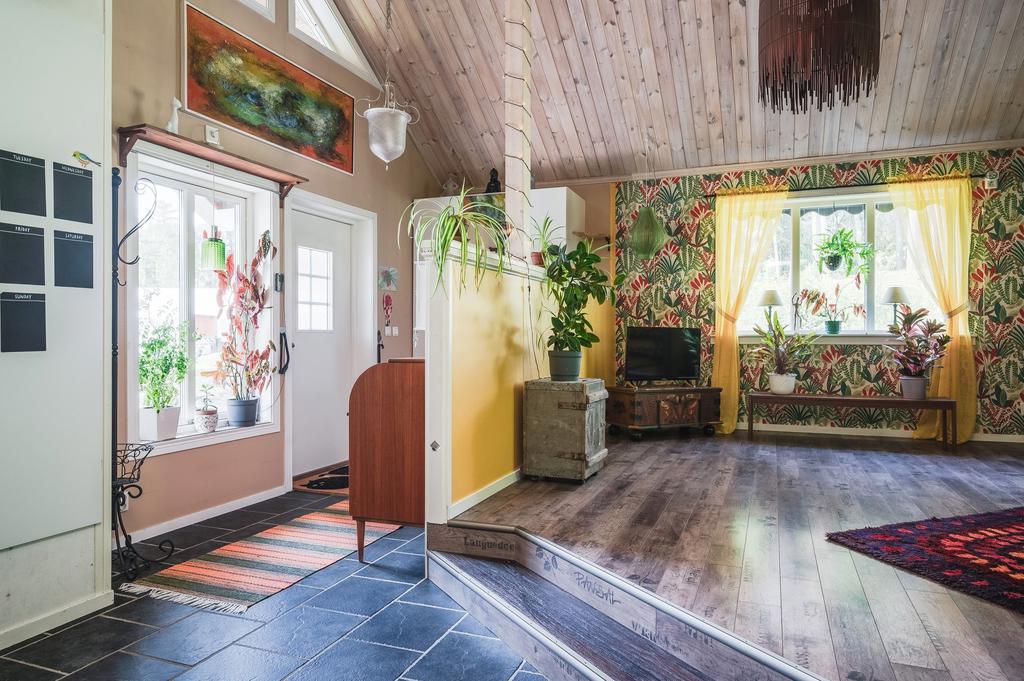 Entréhall och vardagsrum