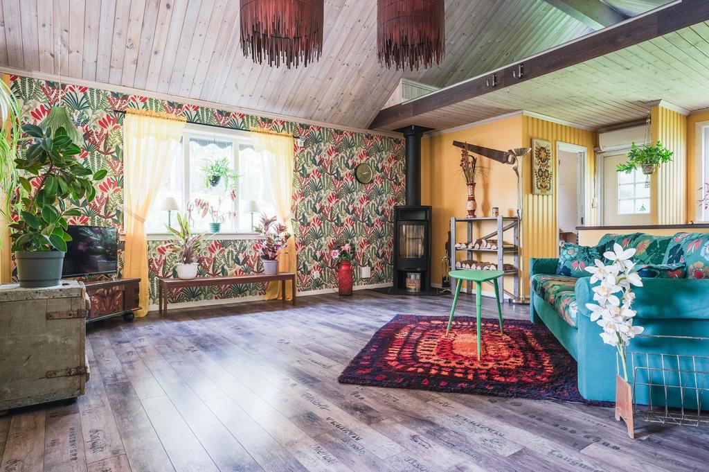 Vardagsrum med öppet upp till nock!