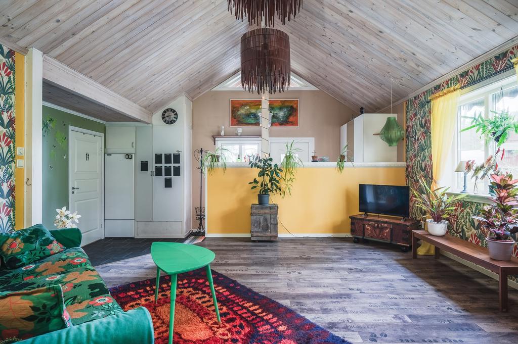 Vy mot entrén från vardagsrummet