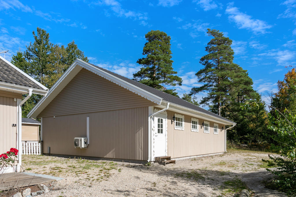 Stor garagebyggnad