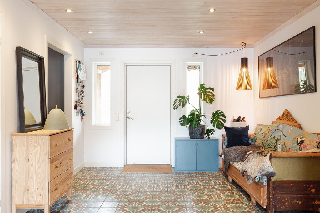 Rymlig hall som hela familjen får plats i efter en dag i skidbacken. 