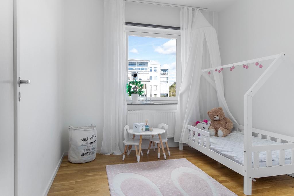 Bostadens andra sovrum är ca 8,5 kvm.