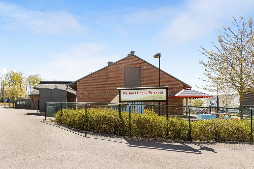 Förskola finns i området