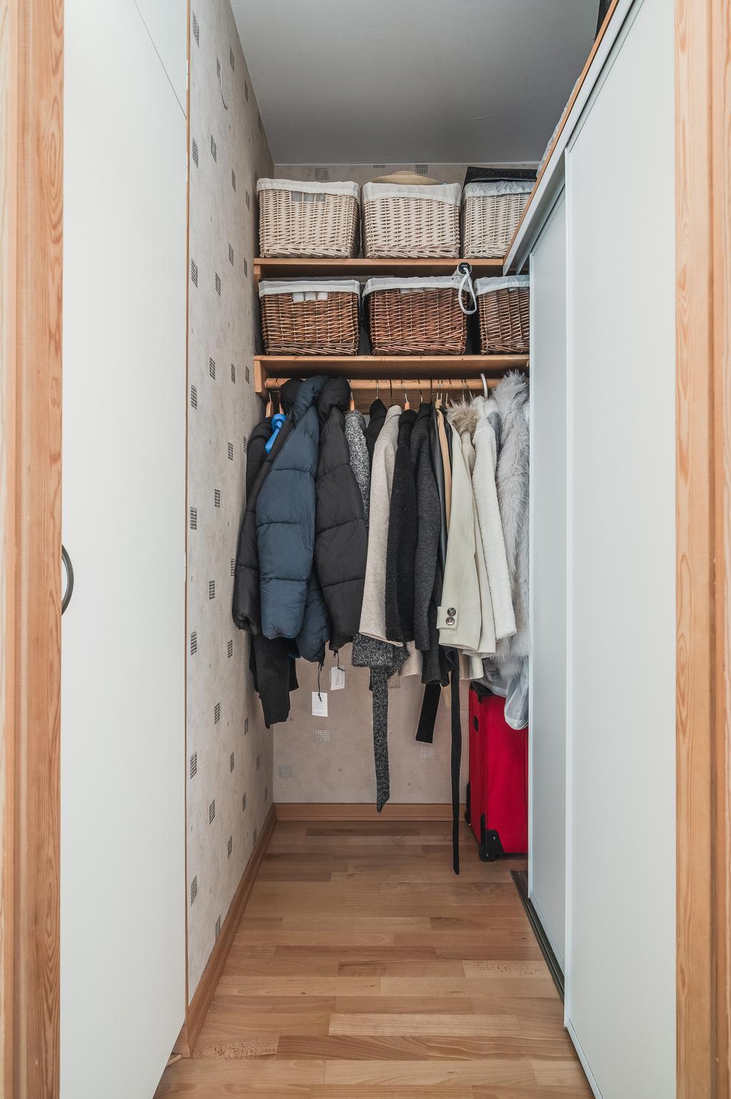 Klädkammare i hallen 