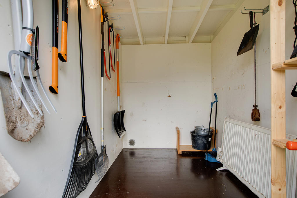 Den andra halvan av friggeboden