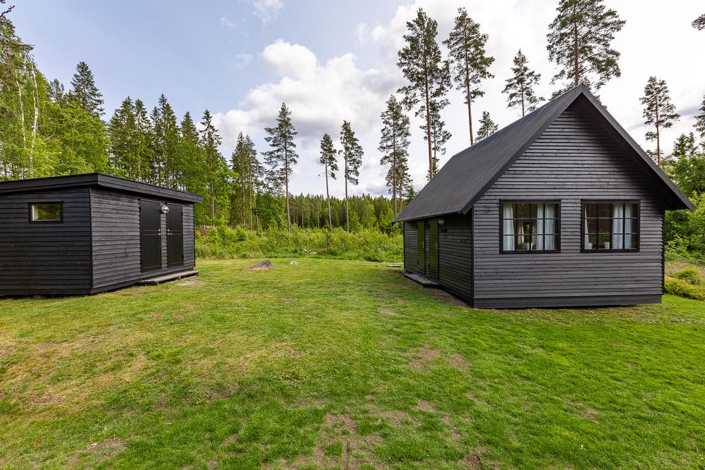 Gäststuga och friggebod