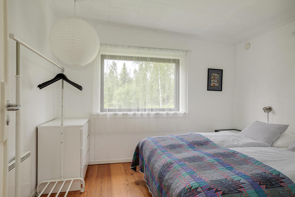 Sovrum med plats för en dubbelsäng 