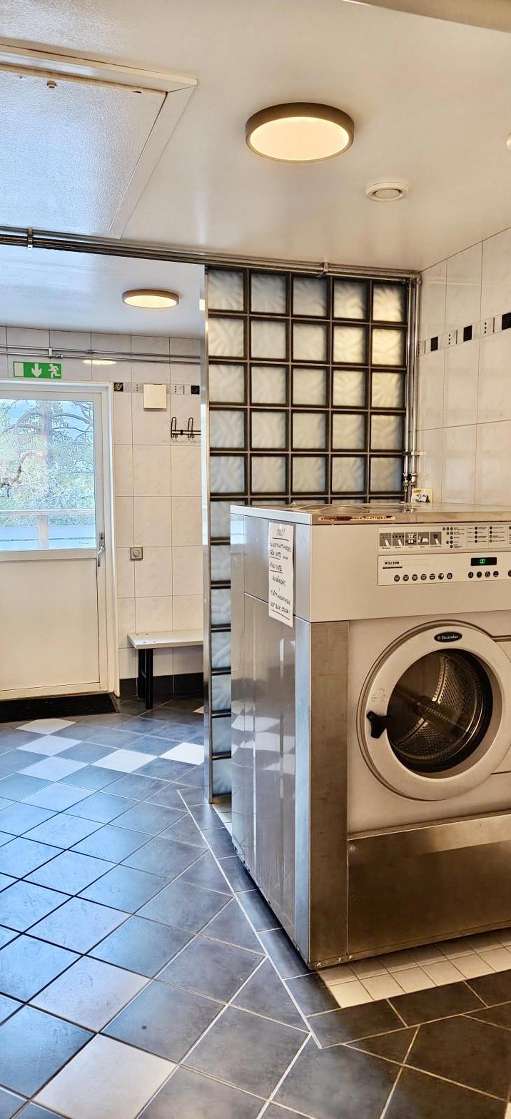 Föreningens gemensam tvättstuga med grovtvättmaskin