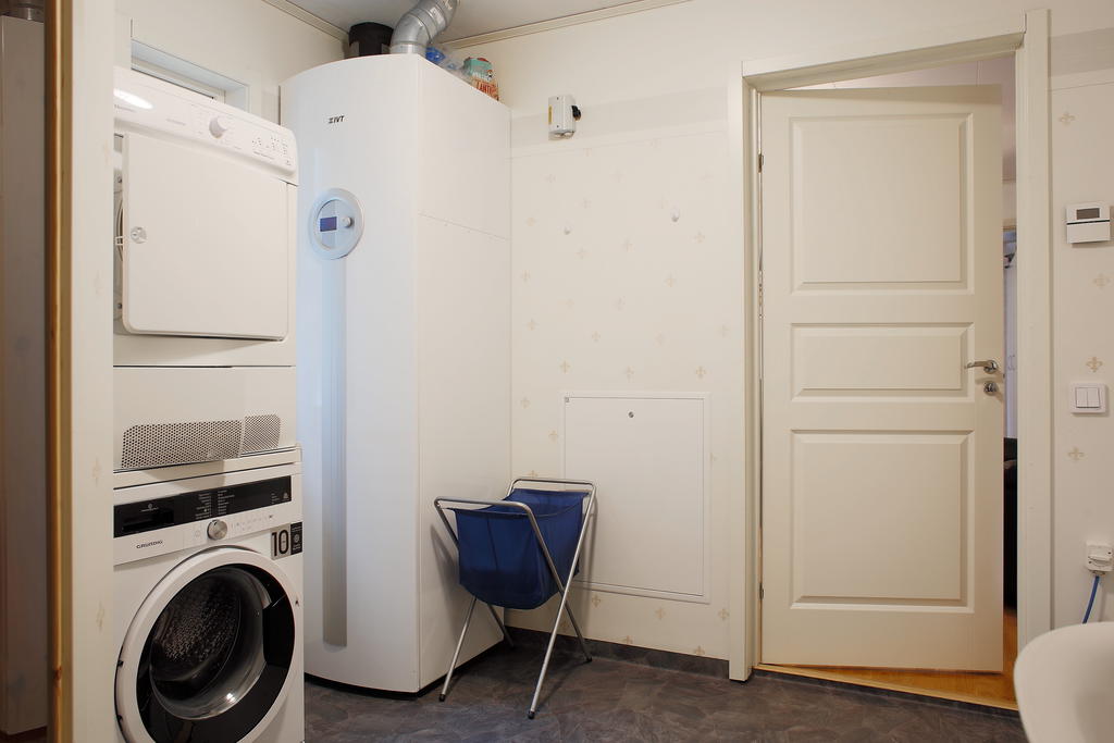 Ingång till badrummet, frånluftsvärmepumpen 