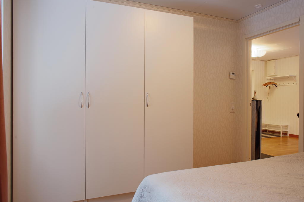 Tre garderober i sovrum 2