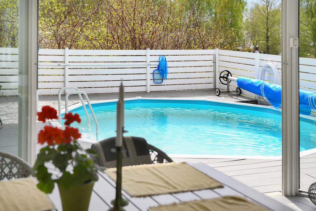Uppvärmd pool med rening etc