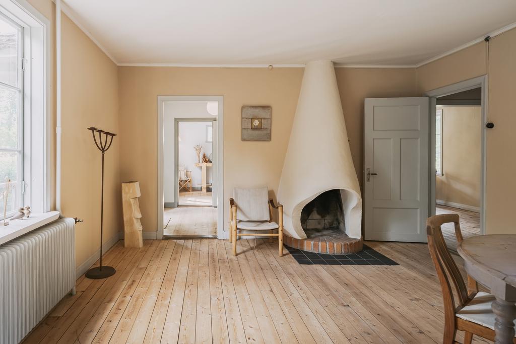 Den röda tråden löper verkligen genom hela bostaden
