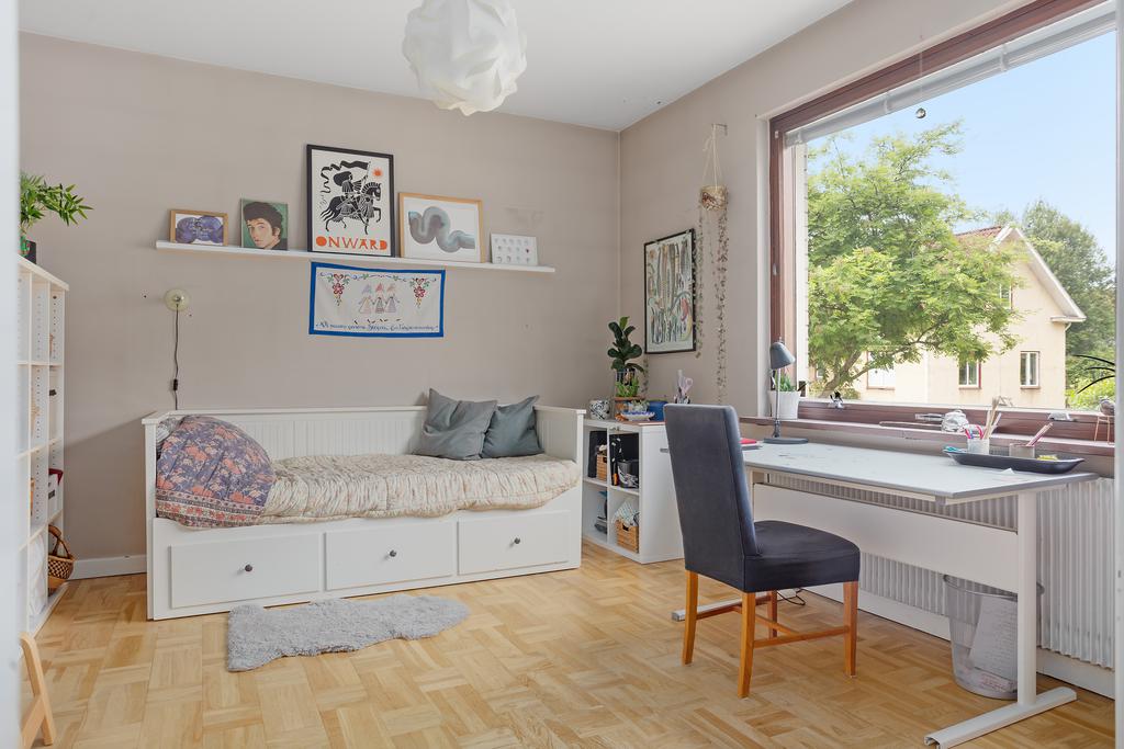 Stort sovrum i entréplan