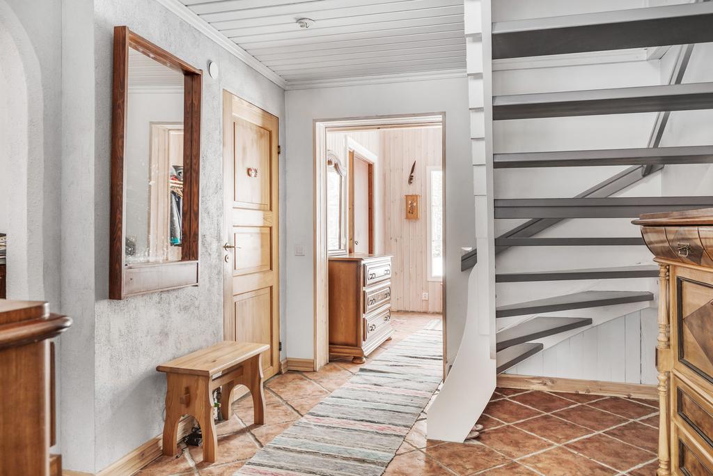 Inre hall mot badrum