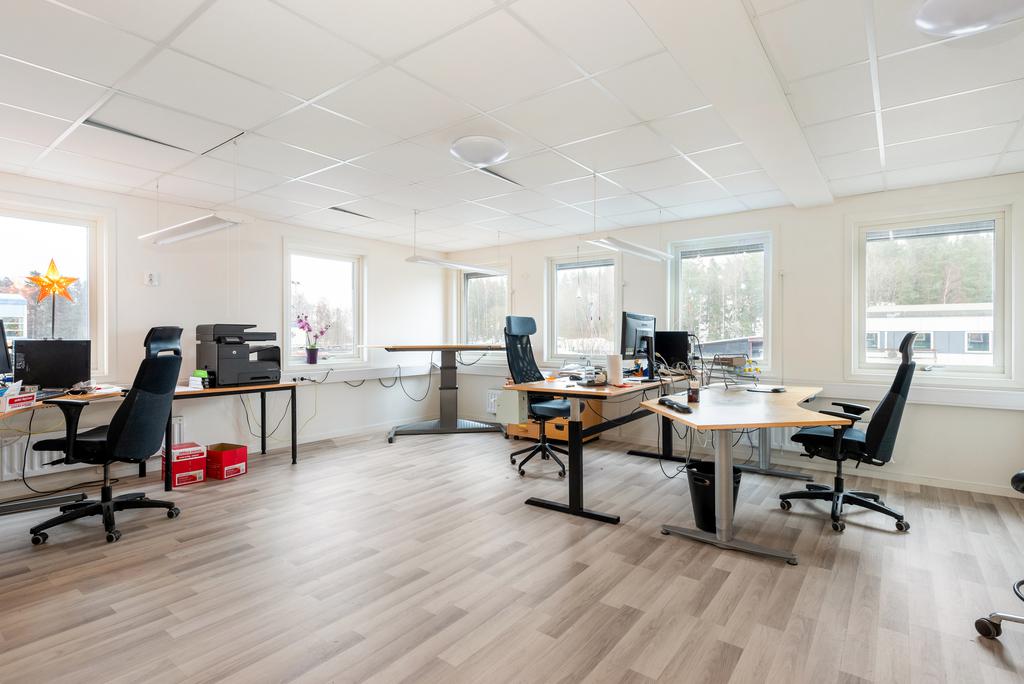 Inrett kontor på övre plan