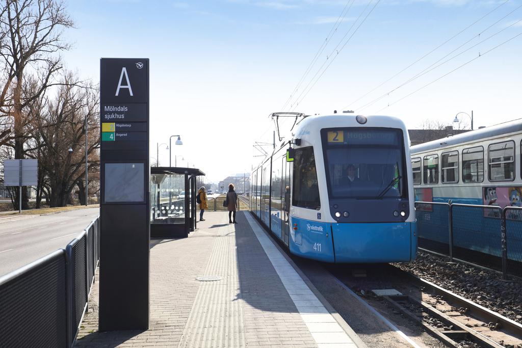 Spårvagn nr 2 & nr 4 tar dig till Mölndals centrum på 1 min