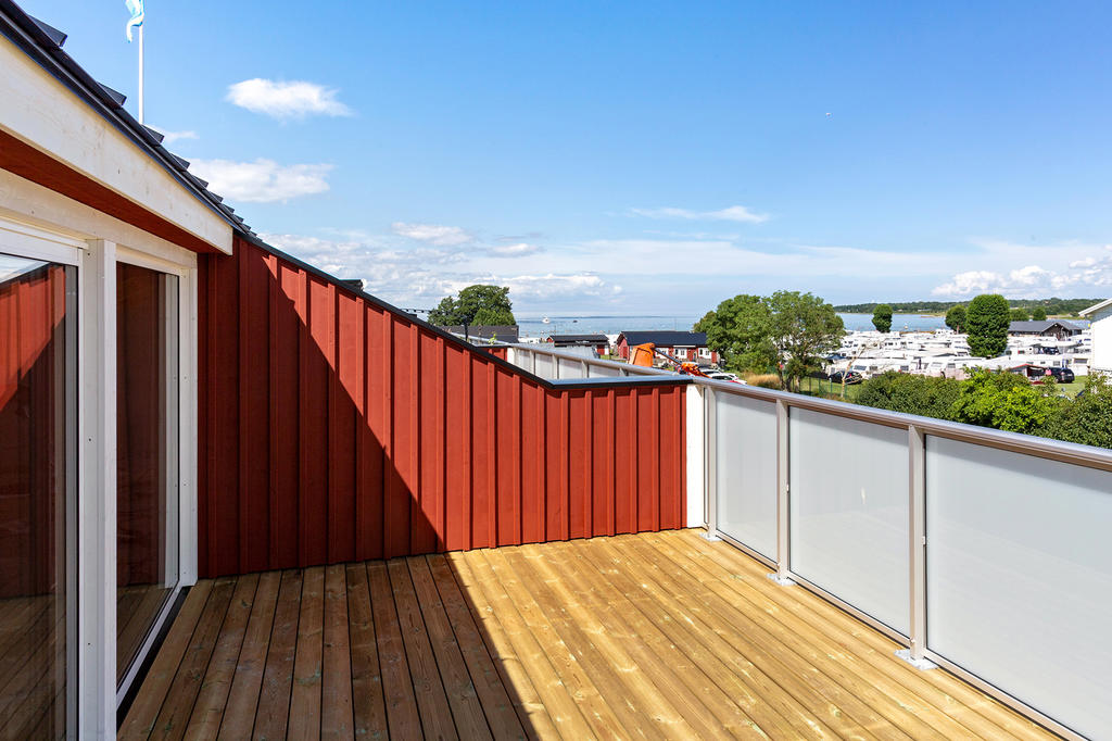 Stor balkong/takterrass som nås via loftvåningen