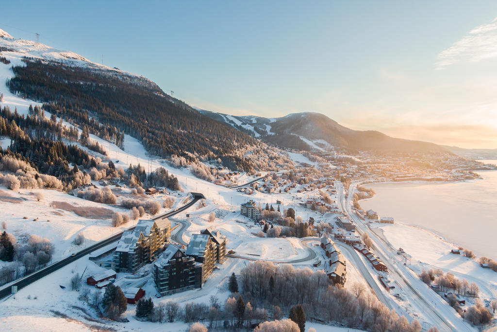 Området ligger intill Åreskutans fot och lockar både sommar som vinter. 